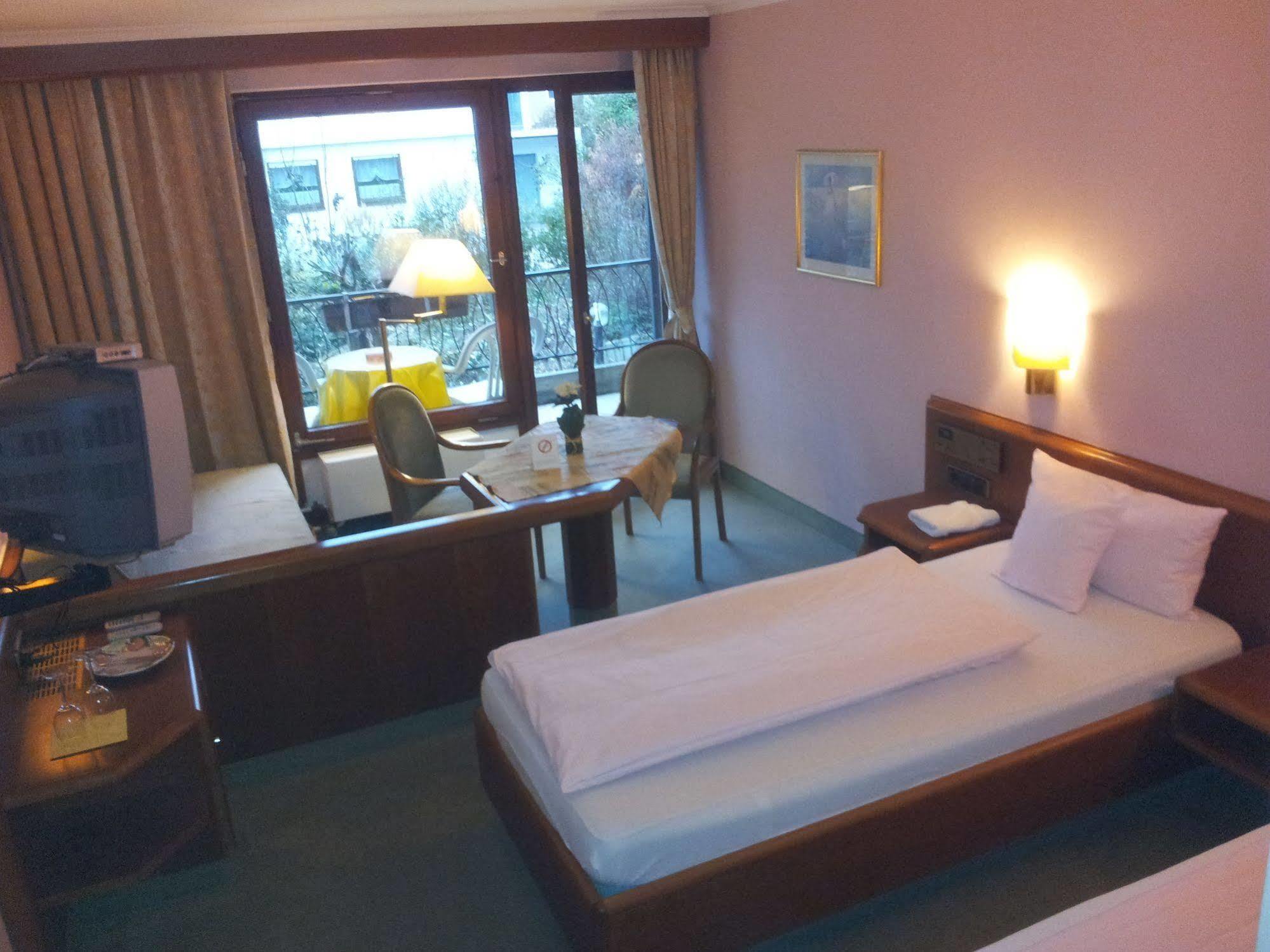 Hotel am Kurpark Bad Wimpfen Exteriör bild